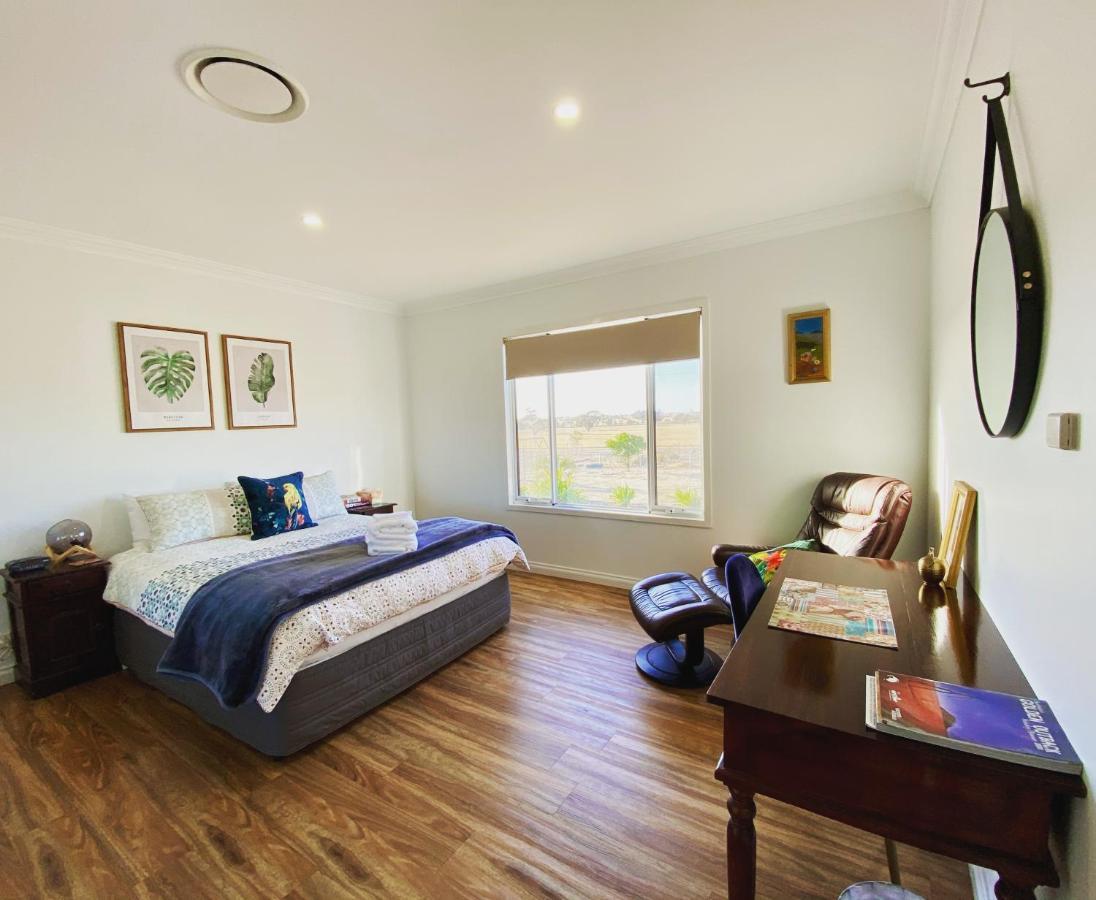 The Mains Guest House 2 Bedroom Farm Stay Corrigin Buitenkant foto